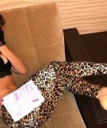 👄 Страстная и желанная, я превращу твои фантазии в реальность. 🌟 Я настоящая экспертка в искусстве удовлетворения командующих мужчин. Мои услуги 100% конфиденциальны и пробуждают самые яркие эмоции.💫 Ты можешь наслаждаться моими нежными прикосновениями и игривым массажем, а также испытать настоящий взрыв страсти. 💥 Живу в самом сердце Москвы, Москва - моя стихия. Фото - настоящие, такие же как и я. 📷🌺 Уверена, мои отзывы оставят тебя безмолвным от наслаждения. 🌹 Сделай шаг к наслаждению, а я отвечу тебе взаимностью. 💋💋💋 Таня